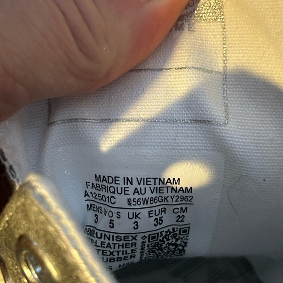 Converse Womenโs SILVER SHOWSTOPPER High Top Sneakers Sz 5 - Picture 6 of 6